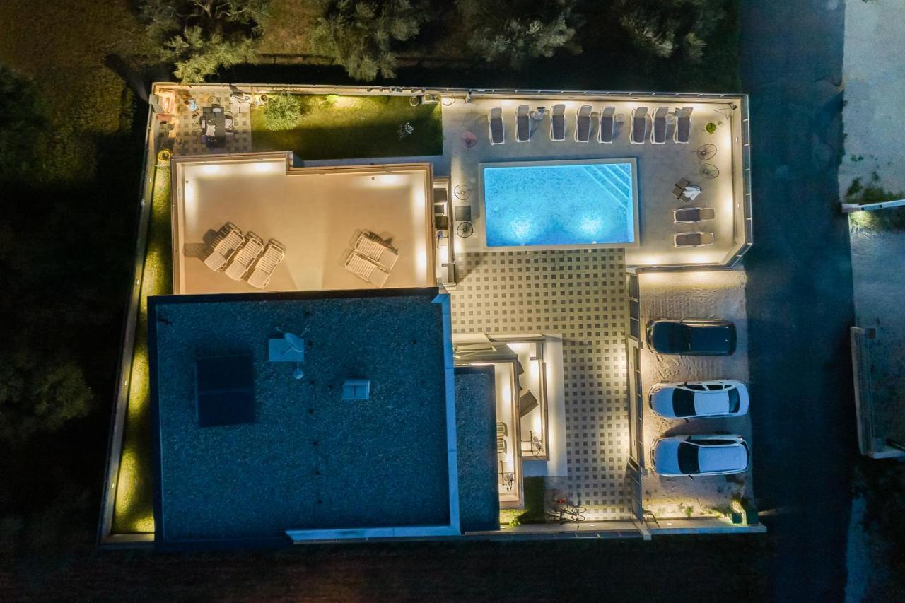 Apartments Evita ビビニェ エクステリア 写真