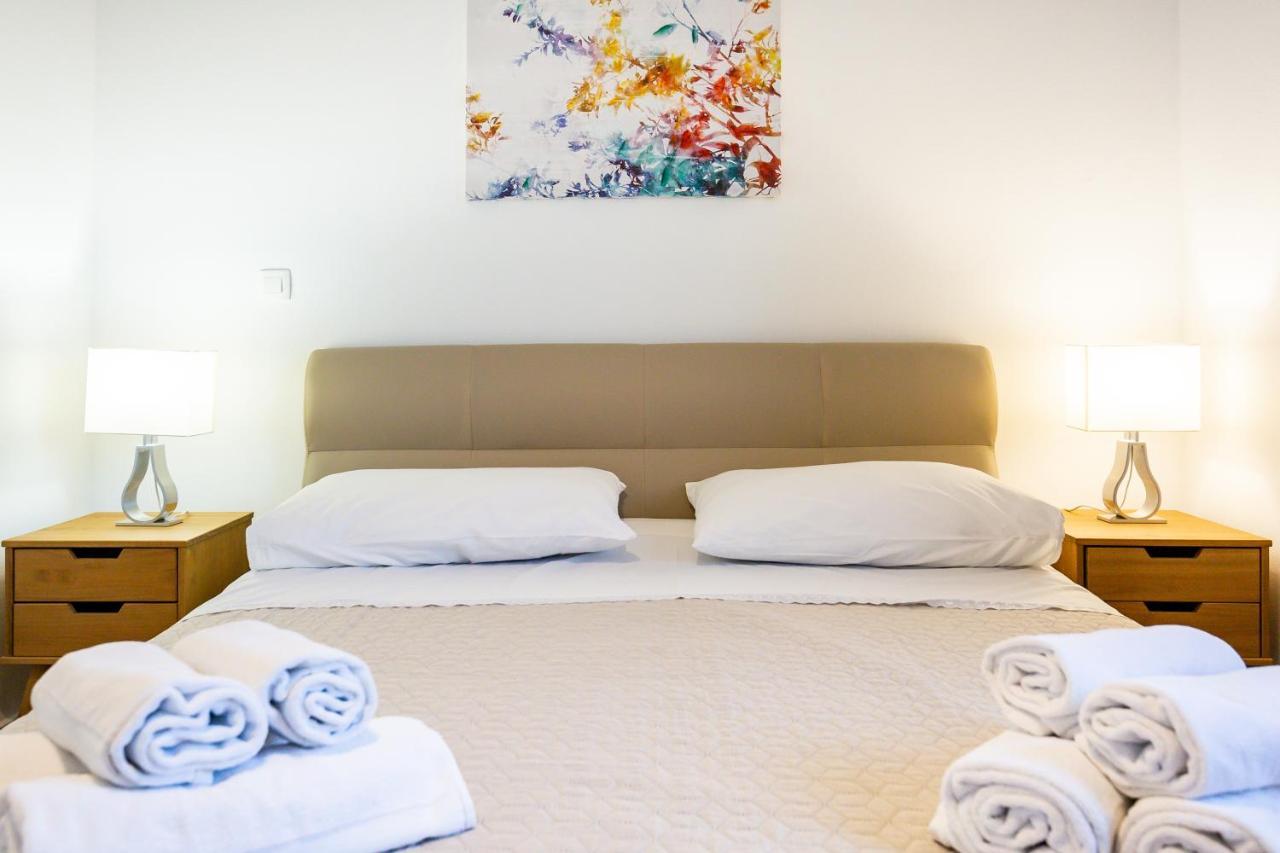 Apartments Evita ビビニェ エクステリア 写真