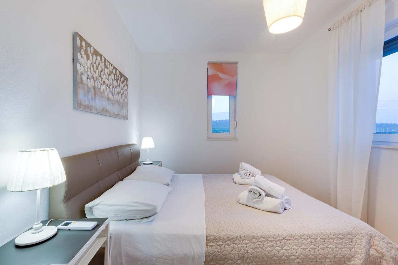 Apartments Evita ビビニェ エクステリア 写真