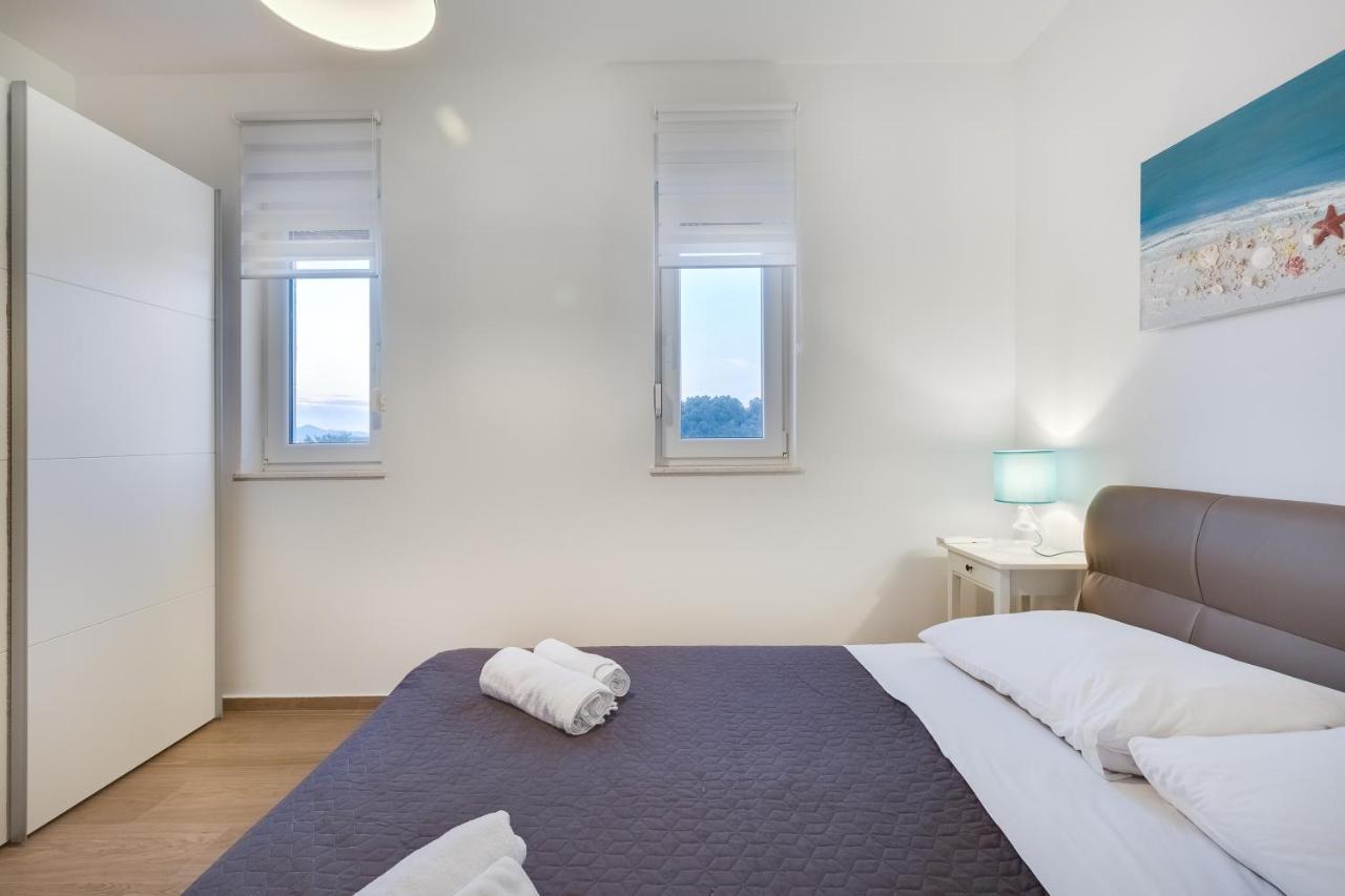 Apartments Evita ビビニェ エクステリア 写真